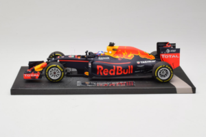 Red Bull RB12 Tag Heuer #3 D. Ricciardo Red Bull Racing Showcar 2016 Minichamps 1:18 117160003 Resin