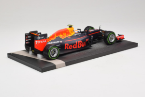 Red Bull RB12 Tag Heuer #33 M. Verstappen Red Bull Racing Showcar 2016 Minichamps 1:18 117161233 Resin — billede 3 af 7