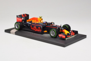Red Bull RB12 Tag Heuer #33 M. Verstappen Red Bull Racing Showcar 2016 Minichamps 1:18 117161233 Resin — billede 4 af 7