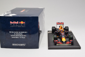 Red Bull RB12 Tag Heuer #33 M. Verstappen Red Bull Racing Showcar 2016 Minichamps 1:18 117161233 Resin — billede 6 af 7