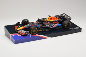 Red Bull RB19 #1 M. Verstappen Oracle Red Bull Racing United States Grand Prix Winner World Champion 2023 Minichamps 1:18 113 — billede 2 af 7