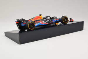 Red Bull RB19 #1 M. Verstappen Oracle Red Bull Racing United States Grand Prix Winner World Champion 2023 Minichamps 1:18 113 — billede 3 af 7