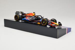 Red Bull RB19 #1 M. Verstappen Oracle Red Bull Racing United States Grand Prix Winner World Champion 2023 Minichamps 1:18 113 — billede 4 af 7
