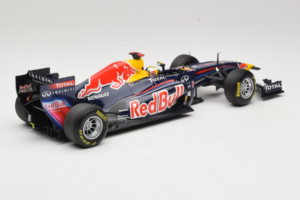 Red Bull RB7 Renault #1 S. Vettel Red Bull Racing World Champion 2011 Minichamps 1:18 110110001 Metal — billede 2 af 6