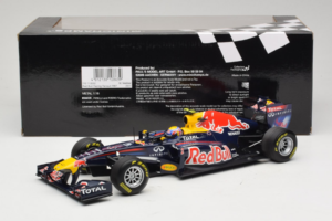 Red Bull RB7 Renault #2 M. Webber Red Bull Racing Showcar 2011 Minichamps 1:18 110110002 Metal — billede 6 af 7