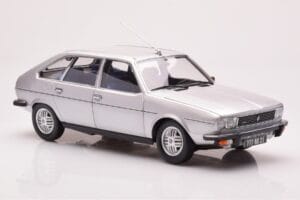 Renault 30 TX Sølv Norev 1:18 185272 Metal — billede 6 af 8