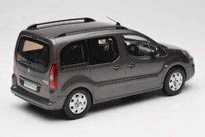 Renault Juvaquatre Break 300 kg Elfenben Norev 1:18 185260 Metal — billede 2 af 6