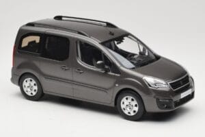 Renault Juvaquatre Break 300 kg Elfenben Norev 1:18 185260 Metal — billede 4 af 6
