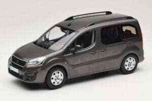 Renault Juvaquatre Break 300 kg Elfenben Norev 1:18 185260 Metal