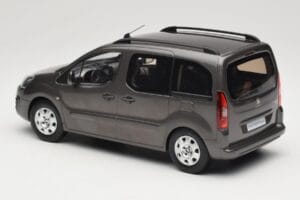 Renault Juvaquatre Break 300 kg Elfenben Norev 1:18 185260 Metal — billede 5 af 6