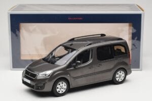 Renault Juvaquatre Break 300 kg Elfenben Norev 1:18 185260 Metal — billede 6 af 6