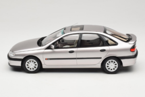 Renault Laguna V6 3.0 Baccara Opal Grey Otto 1:18 OT1185 Resin — billede 3 af 6