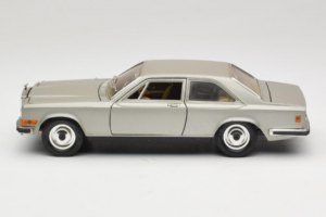 Rolls-Royce Camargue Sølv Diamond Edition Bburago 1:18 3001-M3 Metal — billede 4 af 8