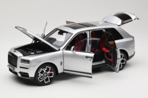 Rolls-Royce Cullinan Sølv Med Shadow Wheels OEM 1:18 028-16A Metal — billede 2 af 8