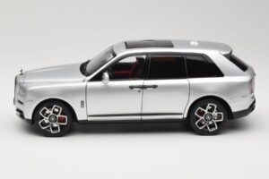 Rolls-Royce Cullinan Sølv Med Shadow Wheels OEM 1:18 028-16A Metal — billede 4 af 8
