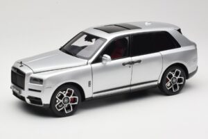 Rolls-Royce Cullinan Sølv Med Shadow Wheels OEM 1:18 028-16A Metal