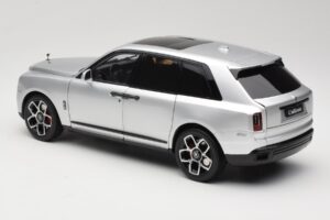 Rolls-Royce Cullinan Sølv Med Shadow Wheels OEM 1:18 028-16A Metal — billede 7 af 8