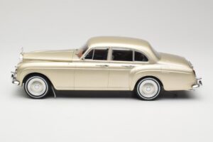 Rolls-Royce Silver Cloud III Flying Spur H.J. Mulliner Guld MCG 1:18 MCG18058 Metal — billede 3 af 6