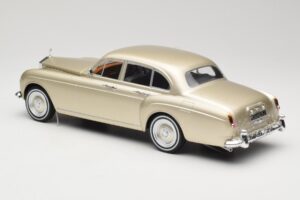 Rolls-Royce Silver Cloud III Flying Spur H.J. Mulliner Guld MCG 1:18 MCG18058 Metal — billede 5 af 6