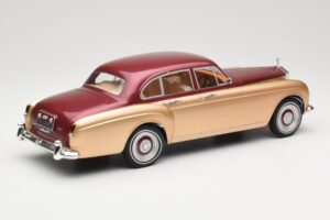 Rolls-Royce Silver Cloud III Flying Spur H.J. Mulliner Rød & Guld MCG 1:18 MCG18132 Metal — billede 2 af 6