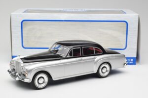 Rolls-Royce Silver Cloud III Mulliner Sølv & Sort MCG 1:18 MCG18128 Metal — billede 6 af 6