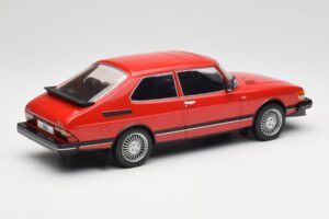 Saab 900 GL Rød MCG 1:18 MCG18340 Metal — billede 3 af 6