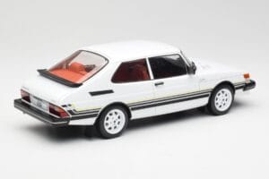 Saab 900 Turbo Hvid MCG 1:18 MCG18339 Metal — billede 2 af 6