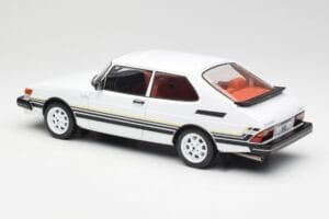 Saab 900 Turbo Hvid MCG 1:18 MCG18339 Metal — billede 5 af 6
