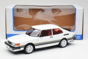 Saab 900 Turbo Hvid MCG 1:18 MCG18339 Metal — billede 6 af 6