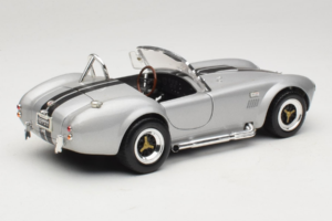 Shelby Cobra 427S/C Sølv Med Sorte Striber Road Signature 1:18 92058 Metal — billede 3 af 8