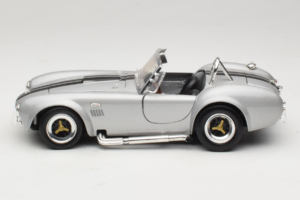 Shelby Cobra 427S/C Sølv Med Sorte Striber Road Signature 1:18 92058 Metal — billede 4 af 8