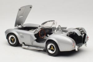 Shelby Cobra 427S/C Sølv Med Sorte Striber Road Signature 1:18 92058 Metal — billede 5 af 8
