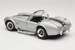 Shelby Cobra 427S/C Sølv Med Sorte Striber Road Signature 1:18 92058 Metal — billede 7 af 8