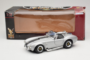 Shelby Cobra 427S/C Sølv Med Sorte Striber Road Signature 1:18 92058 Metal — billede 8 af 8