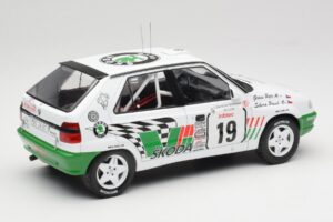 Skoda Felicia Kit Car #19 P. Sibera / P. Gross Tour de Corse 1995 IXO 1:18 18RMC149B Metal — billede 2 af 6