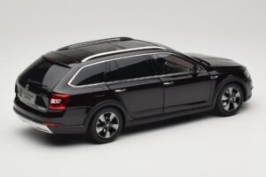 Skoda Octavia Mk4 Combi Brun Paudi Model 1:18 ZMR000005BRA Metal — billede 3 af 8