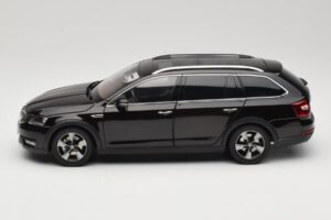 Skoda Octavia Mk4 Combi Brun Paudi Model 1:18 ZMR000005BRA Metal — billede 4 af 8
