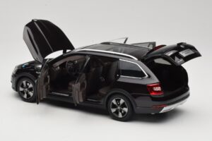 Skoda Octavia Mk4 Combi Brun Paudi Model 1:18 ZMR000005BRA Metal — billede 5 af 8