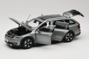 Skoda Octavia Mk4 Combi Grøn Paudi Model 1:18 ZMR000005GRU Metal — billede 2 af 8