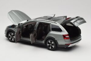 Skoda Octavia Mk4 Combi Grøn Paudi Model 1:18 ZMR000005GRU Metal — billede 5 af 8