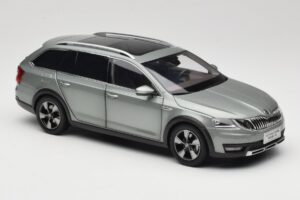 Skoda Octavia Mk4 Combi Grøn Paudi Model 1:18 ZMR000005GRU Metal — billede 6 af 8