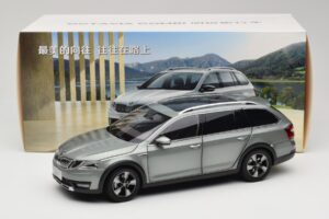 Skoda Octavia Mk4 Combi Grøn Paudi Model 1:18 ZMR000005GRU Metal — billede 8 af 8