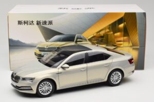Skoda Superb Mk3 Guld Paudi Model 1:18 ZSS000006GOLD Metal — billede 8 af 8