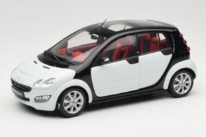 Smart Forfour Hvid Kyosho 1:18 0019141V001C01Q00 Metal