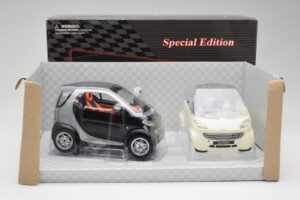Smart Fortwo Sort & Hvid Maisto 1:18 56045 Metal — billede 2 af 3