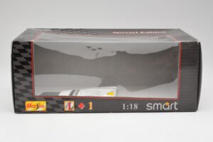 Smart Fortwo Sort & Hvid Maisto 1:18 56045 Metal — billede 3 af 3