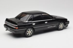 Subaru Legacy RS Sort IXO 1:18 18CMC131A Metal — billede 2 af 6