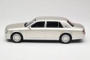 Toyota Century Silver Metallic Kyosho 1:18 KSR18036S Metal — billede 3 af 6