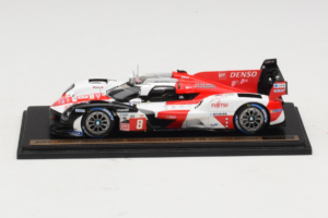Toyota GR010 Hybrid Hypercar #8 S. Buemi / B. Hartley / R. Hirakawa Toyota Gazoo Racing 24 Hours of Le Mans 2023 Spark 1:43 T — billede 2 af 4