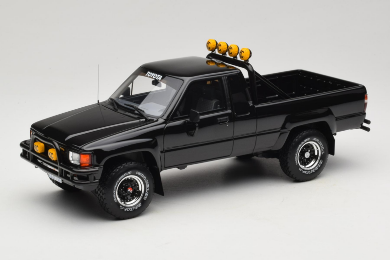 Toyota Hilux N60 SR5 Pickup Sort Otto 1:18 OT481B Resin